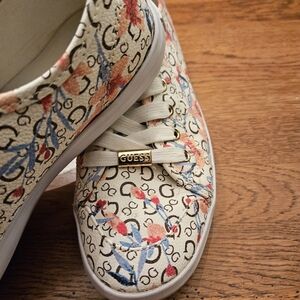 GUESS Astray R-Floral Fashion Casual Shoes - Women's sz 7.5.  "G" print. NWOT